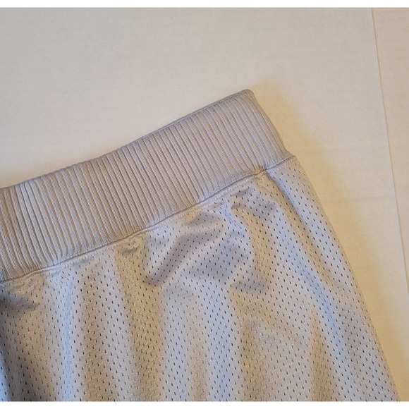 Vintage Cleveland Cavaliers Basketball Shorts Size 40 White Puma NBA W Flaws - Picture 9 of 16